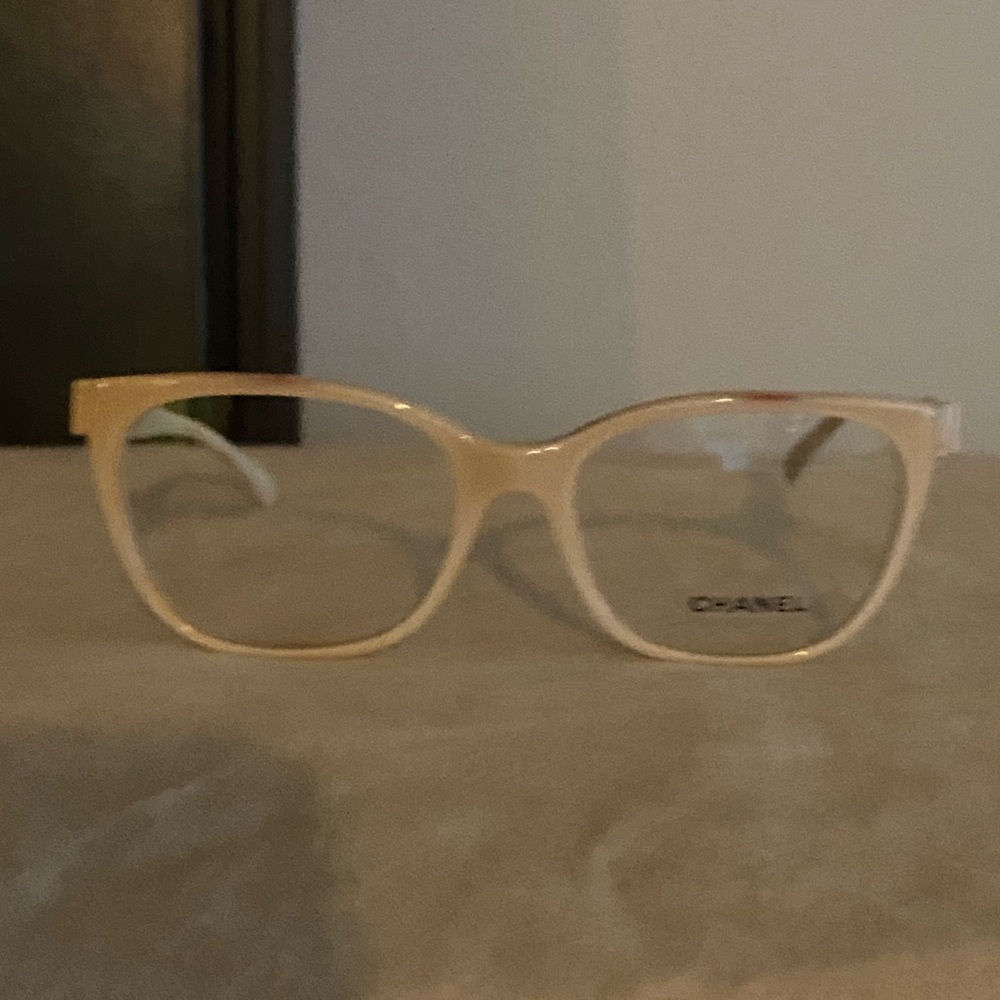 Chanel nude frames - Picture 9 of 15
